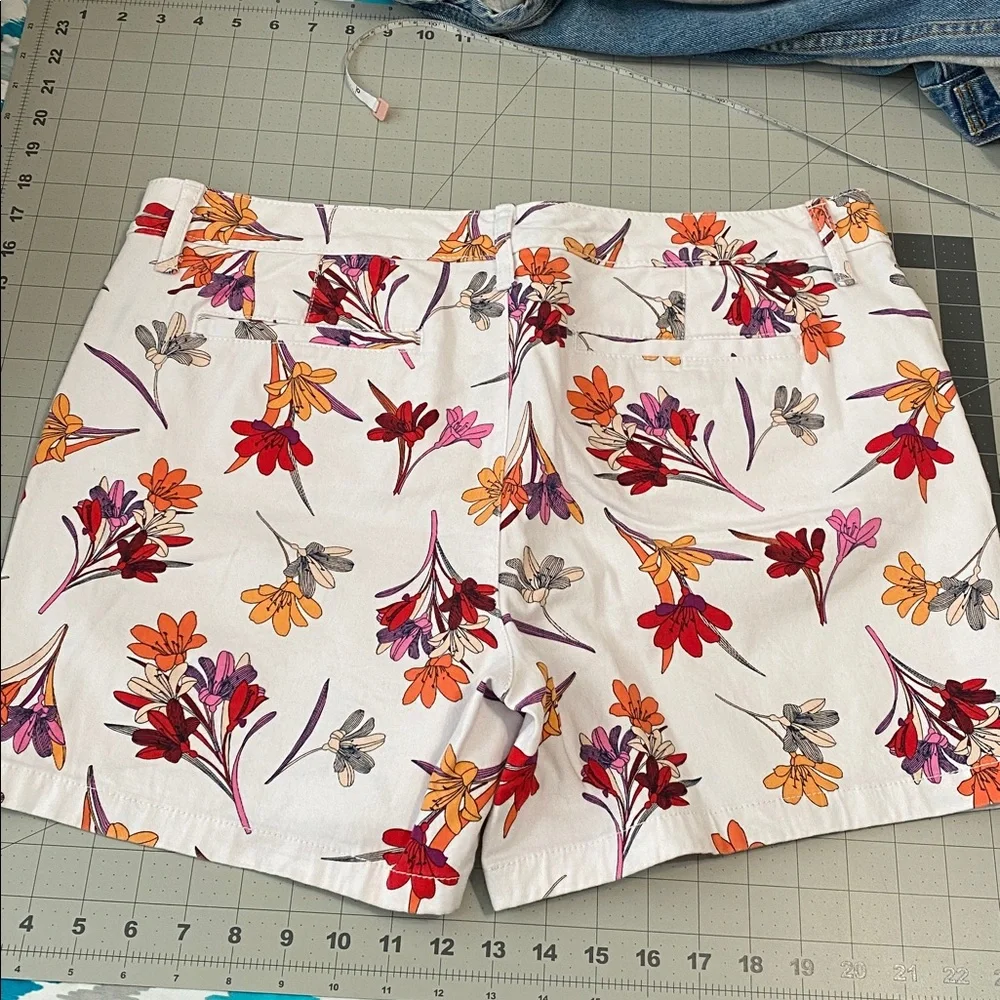 St. John’s Bay size 14 Floral Women's Shorts - Picture 3 of 7